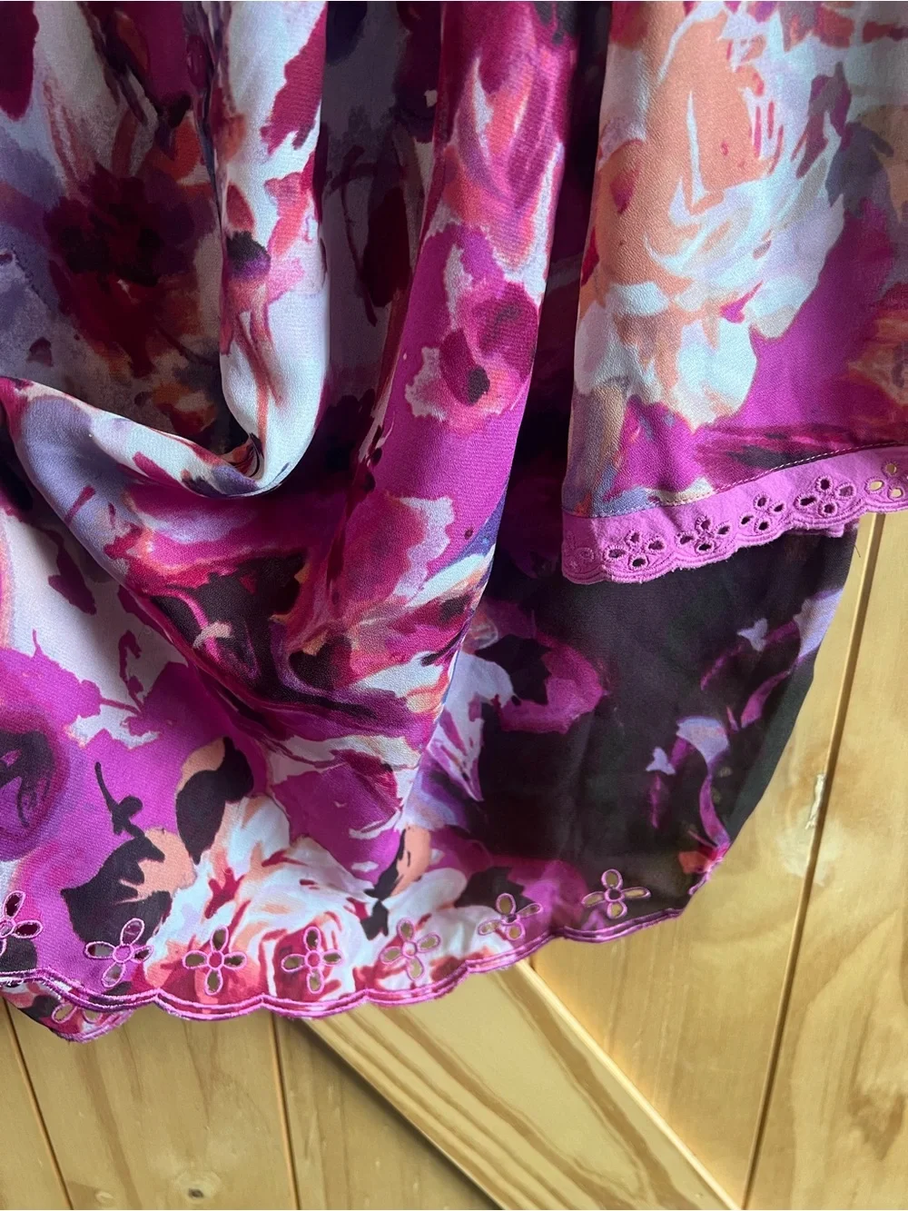 Denim 24/7 Fuchsia Floral V-Neck Pintuck Blouse Scalloped Detail Size 20W Boho - Picture 9 of 9